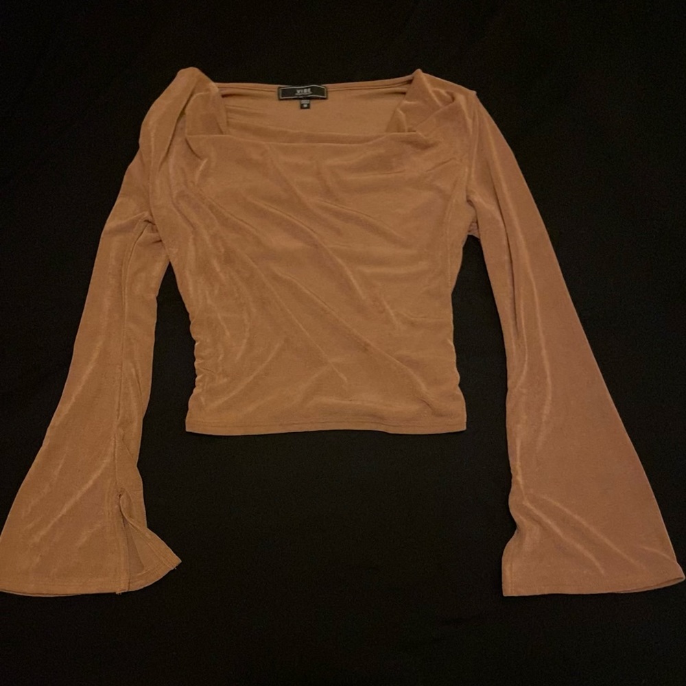 Vibe Medium, elegant off the shoulder top